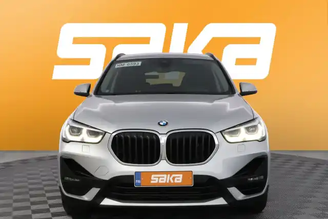 Harmaa Maastoauto, BMW X1 – VAR-32153