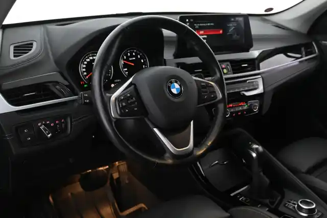 Harmaa Maastoauto, BMW X1 – VAR-32153