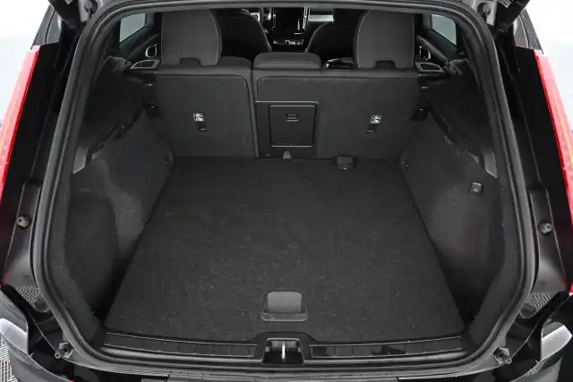 Musta Maastoauto, Volvo XC40 – VAR-32389