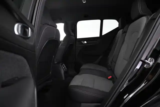 Musta Maastoauto, Volvo XC40 – VAR-32389