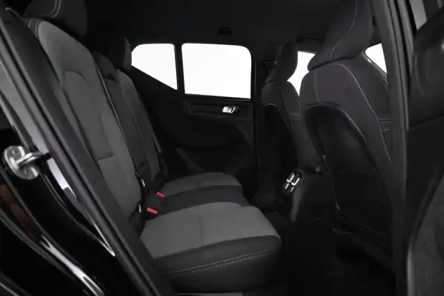 Musta Maastoauto, Volvo XC40 – VAR-32389