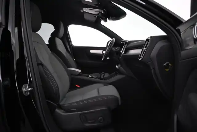 Musta Maastoauto, Volvo XC40 – VAR-32389