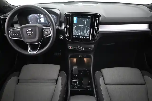 Musta Maastoauto, Volvo XC40 – VAR-32389