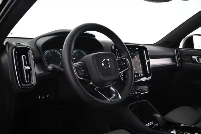 Musta Maastoauto, Volvo XC40 – VAR-32389