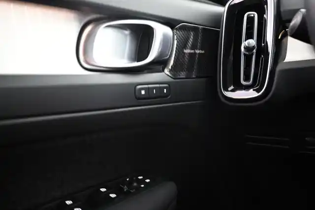 Musta Maastoauto, Volvo XC40 – VAR-32389