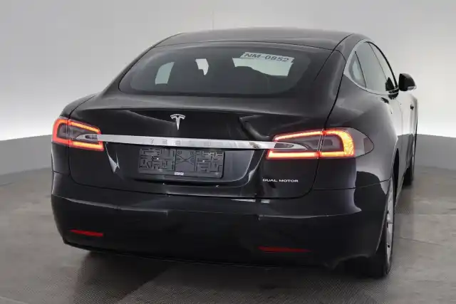 Musta Sedan, Tesla Model S – VAR-32420