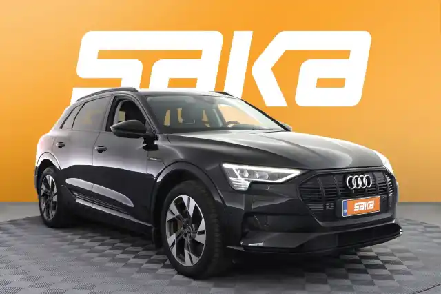 Musta Maastoauto, Audi e-tron – VAR-32488