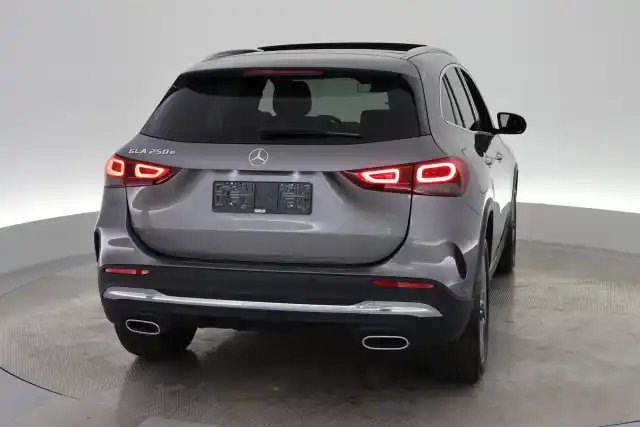 Harmaa Maastoauto, Mercedes-Benz GLA – VAR-32555