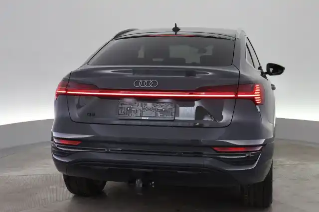 Harmaa Maastoauto, Audi Q8 e-tron – VAR-32561