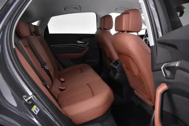 Harmaa Maastoauto, Audi Q8 e-tron – VAR-32561