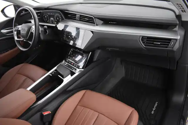 Harmaa Maastoauto, Audi Q8 e-tron – VAR-32561