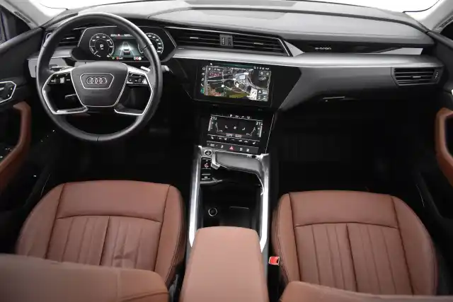 Harmaa Maastoauto, Audi Q8 e-tron – VAR-32561