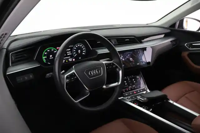 Harmaa Maastoauto, Audi Q8 e-tron – VAR-32561