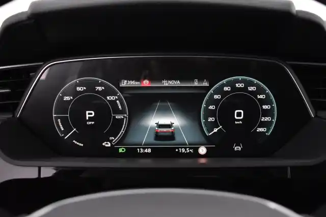 Harmaa Maastoauto, Audi Q8 e-tron – VAR-32561