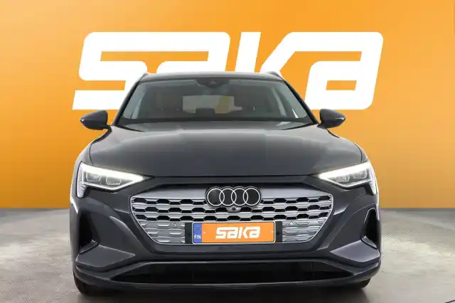 Harmaa Maastoauto, Audi Q8 e-tron – VAR-32561