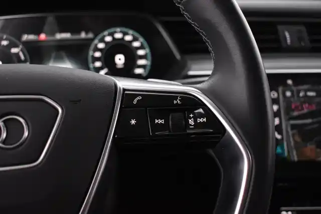 Harmaa Maastoauto, Audi Q8 e-tron – VAR-32561