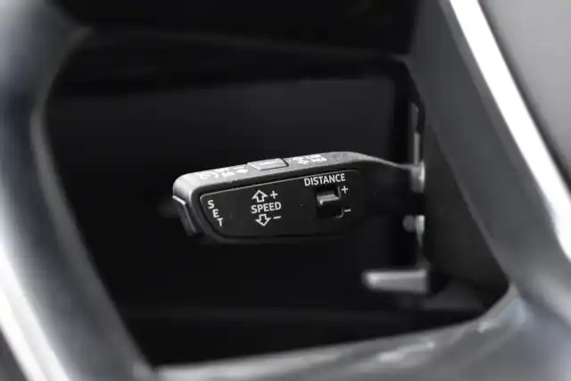 Harmaa Maastoauto, Audi Q8 e-tron – VAR-32561