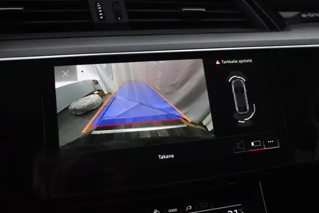 Harmaa Maastoauto, Audi Q8 e-tron – VAR-32561