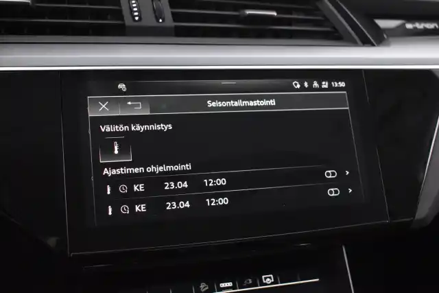 Harmaa Maastoauto, Audi Q8 e-tron – VAR-32561