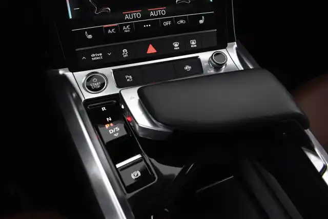 Harmaa Maastoauto, Audi Q8 e-tron – VAR-32561