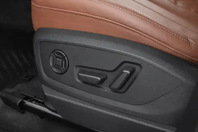 Harmaa Maastoauto, Audi Q8 e-tron – VAR-32561