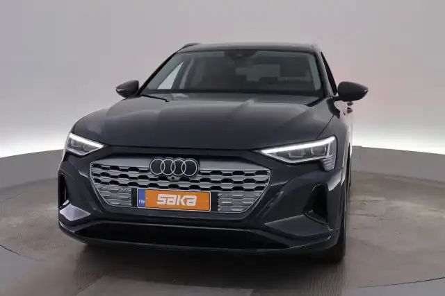 Harmaa Maastoauto, Audi Q8 e-tron – VAR-32561