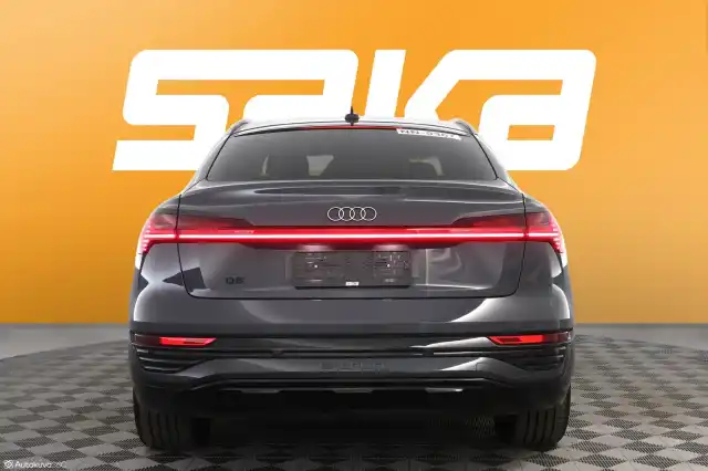 Harmaa Maastoauto, Audi Q8 e-tron – VAR-32561