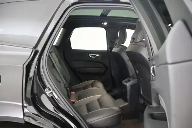 Musta Maastoauto, Volvo XC60 – VAR-32589