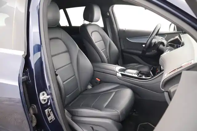 Sininen Maastoauto, Mercedes-Benz EQC – VAR-32600
