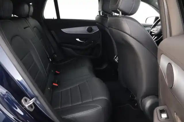 Sininen Maastoauto, Mercedes-Benz EQC – VAR-32600