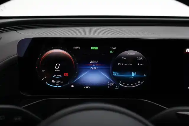 Sininen Maastoauto, Mercedes-Benz EQC – VAR-32600