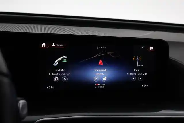Sininen Maastoauto, Mercedes-Benz EQC – VAR-32600