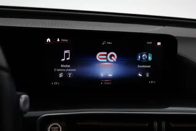 Sininen Maastoauto, Mercedes-Benz EQC – VAR-32600