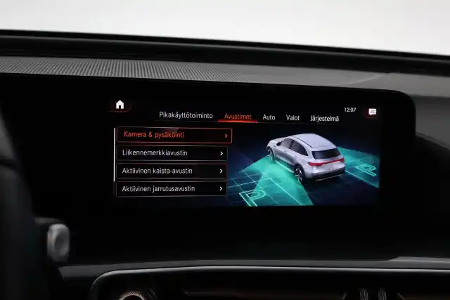 Sininen Maastoauto, Mercedes-Benz EQC – VAR-32600