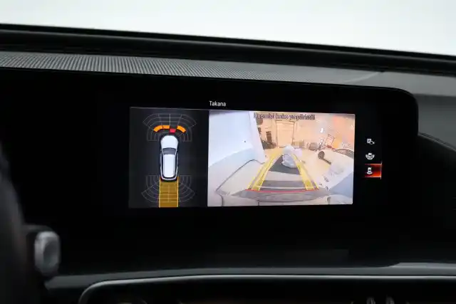 Sininen Maastoauto, Mercedes-Benz EQC – VAR-32600