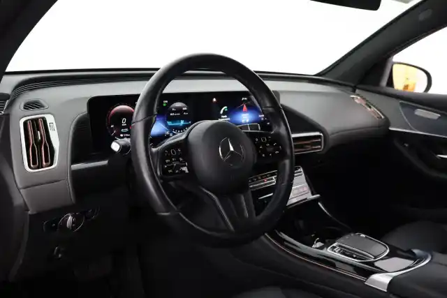 Sininen Maastoauto, Mercedes-Benz EQC – VAR-32600