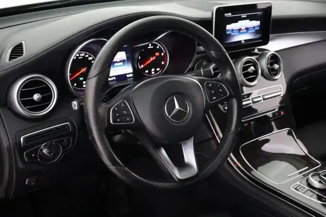 Musta Maastoauto, Mercedes-Benz GLC – VAR-32672