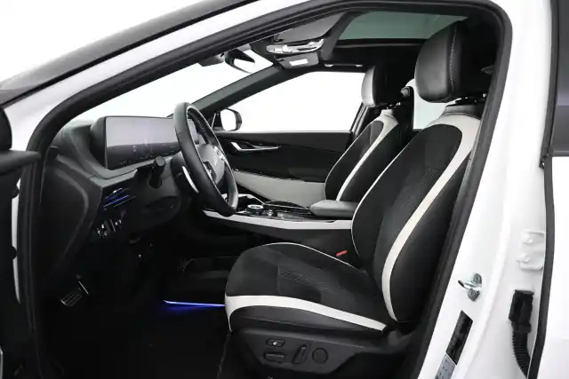 Valkoinen Maastoauto, Kia EV6 – VAR-32768