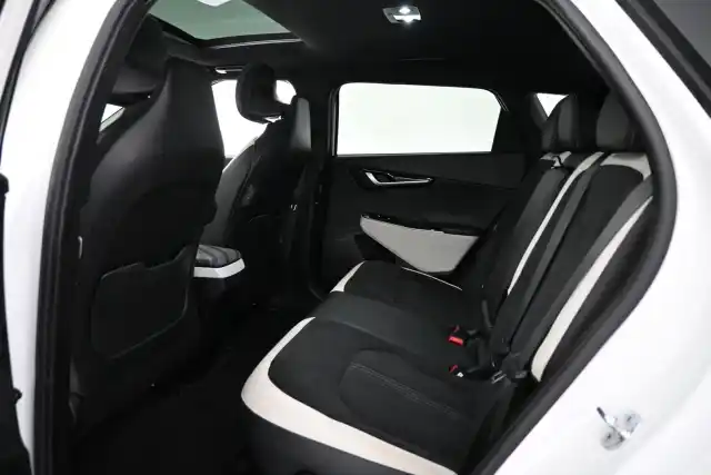 Valkoinen Maastoauto, Kia EV6 – VAR-32768