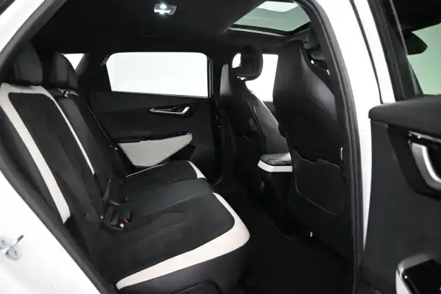 Valkoinen Maastoauto, Kia EV6 – VAR-32768
