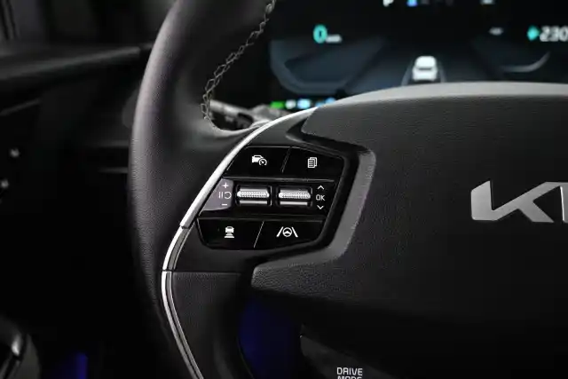 Valkoinen Maastoauto, Kia EV6 – VAR-32768