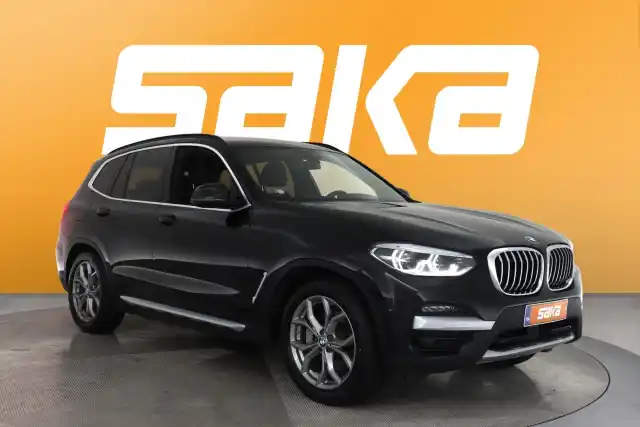 Musta Maastoauto, BMW X3 – VAR-32772