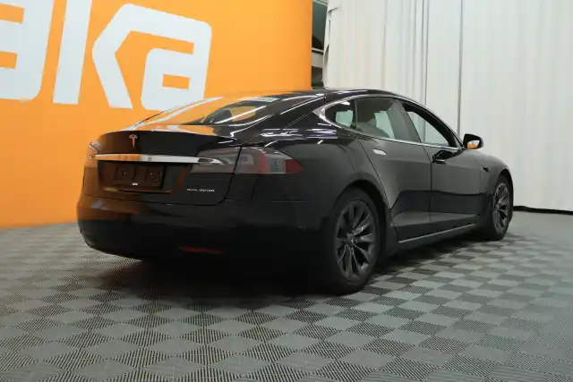 Musta Sedan, Tesla Model S – VAR-32963