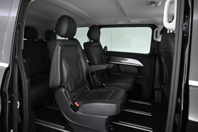 Musta Tila-auto, Mercedes-Benz EQV – VAR-330141