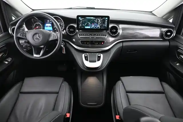 Musta Tila-auto, Mercedes-Benz EQV – VAR-330141