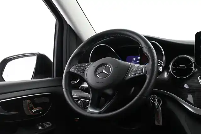 Musta Tila-auto, Mercedes-Benz EQV – VAR-330141
