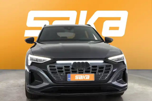 Harmaa Maastoauto, Audi Q8 e-tron – VAR-33074