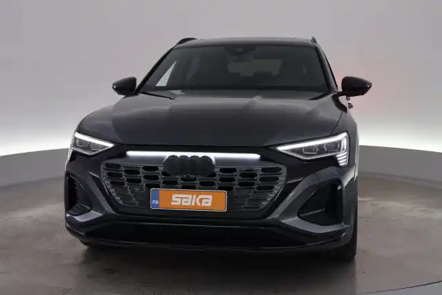 Harmaa Maastoauto, Audi Q8 e-tron – VAR-33074