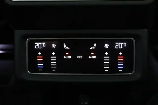 Sininen Coupe, Audi e-tron – VAR-33128