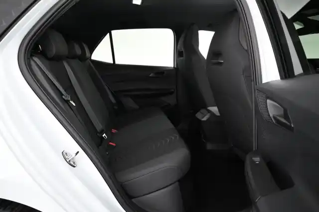 Valkoinen Viistoperä, CUPRA Born – VAR-33155